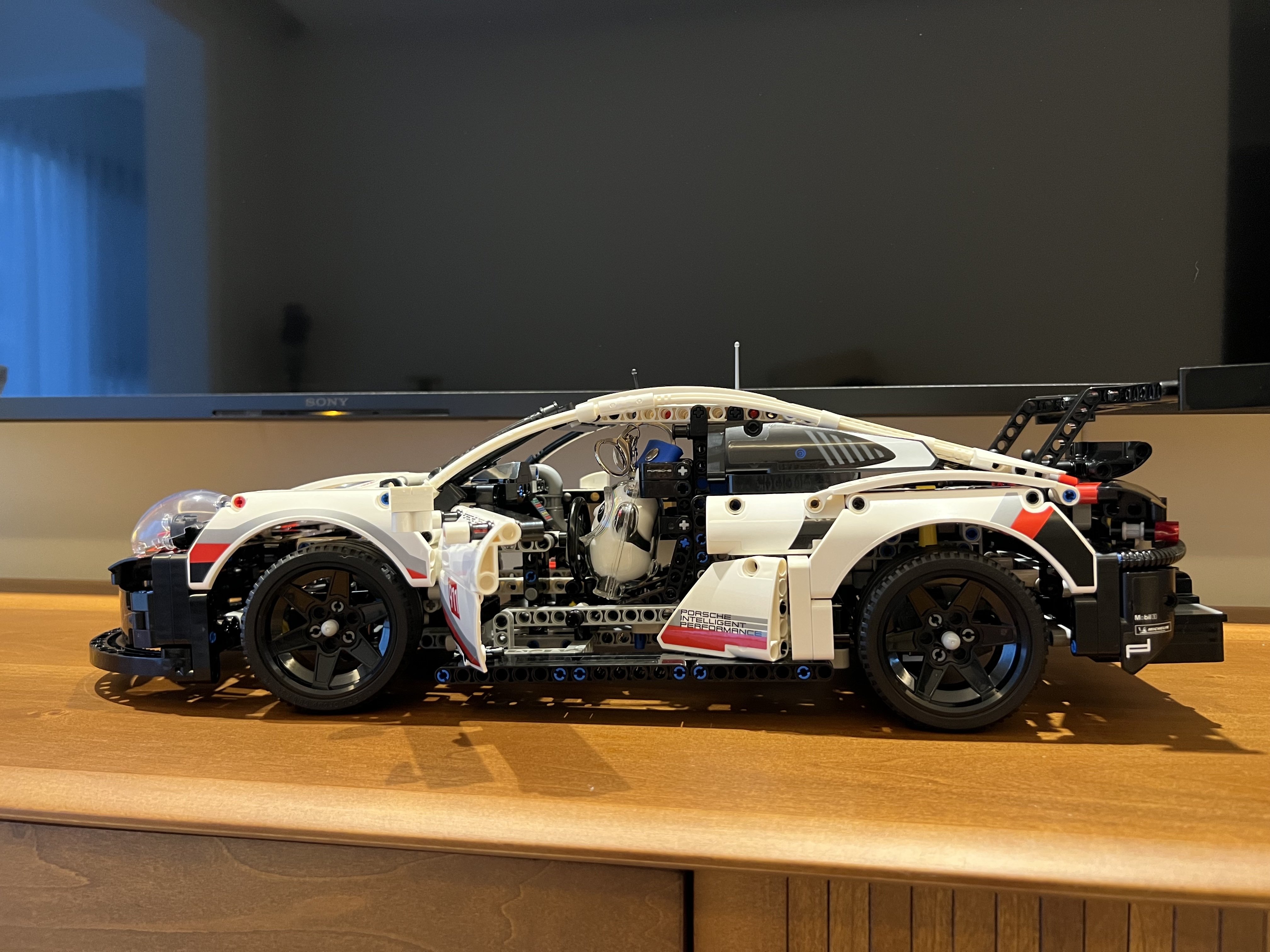 喜欢车的,在男生生日,或者情人节这种日子里面,给他来个乐高赛车魔性