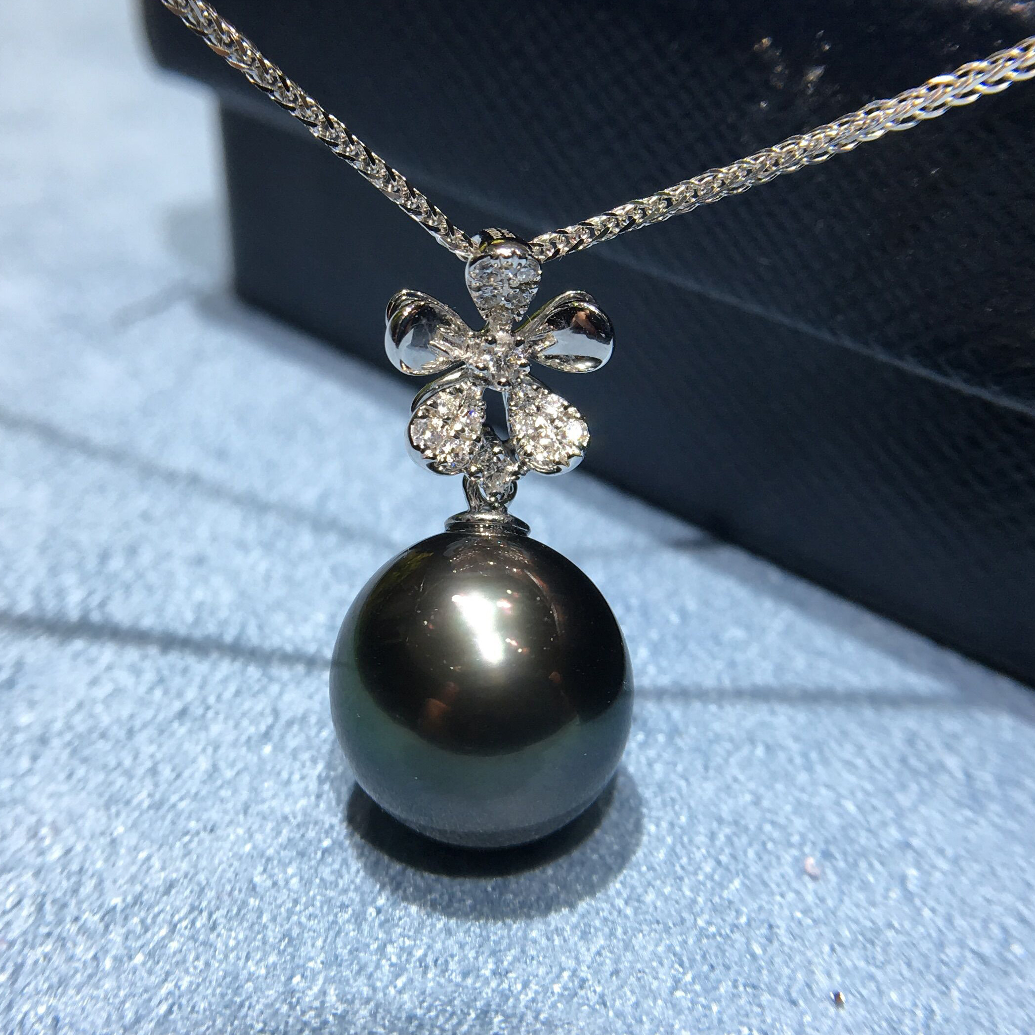 【大溪地黑珍珠】直径10-10.5mm18k金海水珍珠吊坠大