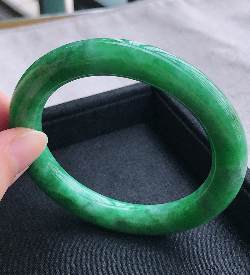 【56圈口】天然a货翡翠 冰糯种满色阳绿圆条手镯 58.64g