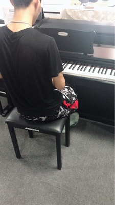 学钢琴十五载，我来说说海伦钢琴怎么样？是高档品牌吗？