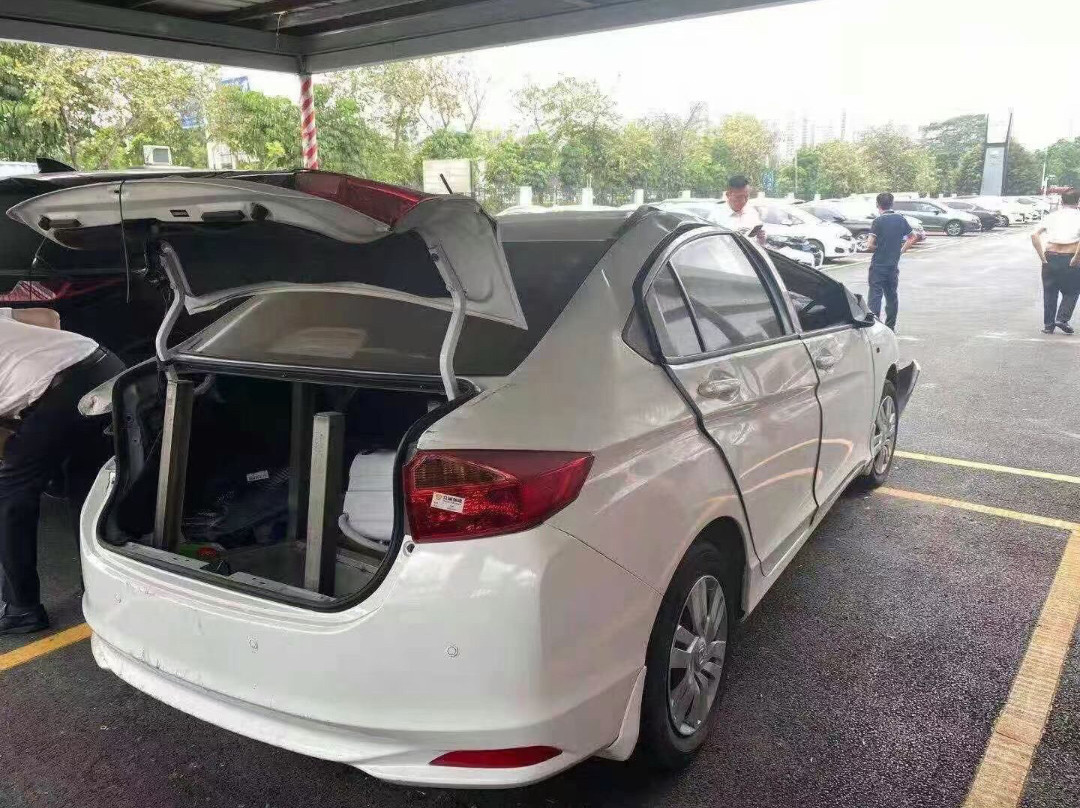09款鋒范尾箱拆車件