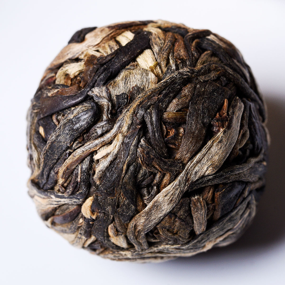 无保留价 1罐 2017忙肺古树龙珠 临茶印象普洱生茶小龙珠200g/罐