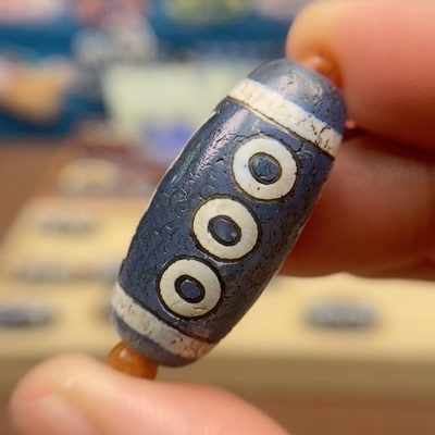 高油然乌蓝五眼天珠