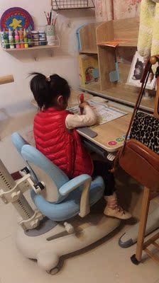 刚上小学用博士有成儿童学习桌效果怎么样？值得入手吗？