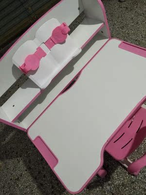 到底如何选择?百科迪尔儿童学习桌书桌很好用?有无异味？