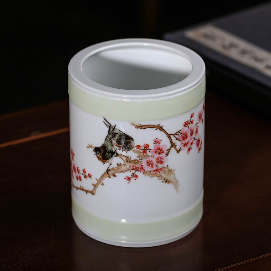 【峥嵘岁月】1968年景德镇艺术瓷厂 粉彩暗香疏影图笔筒