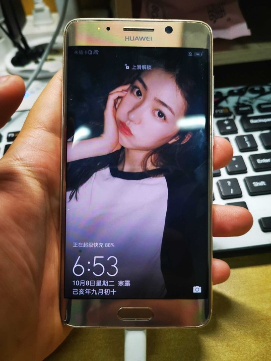 华为mate9pro4 64，成色如图，单手机一部，内屏两处