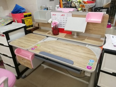 挑了1年,用了3年的中沪爱童儿童学习桌怎么样？板材很差