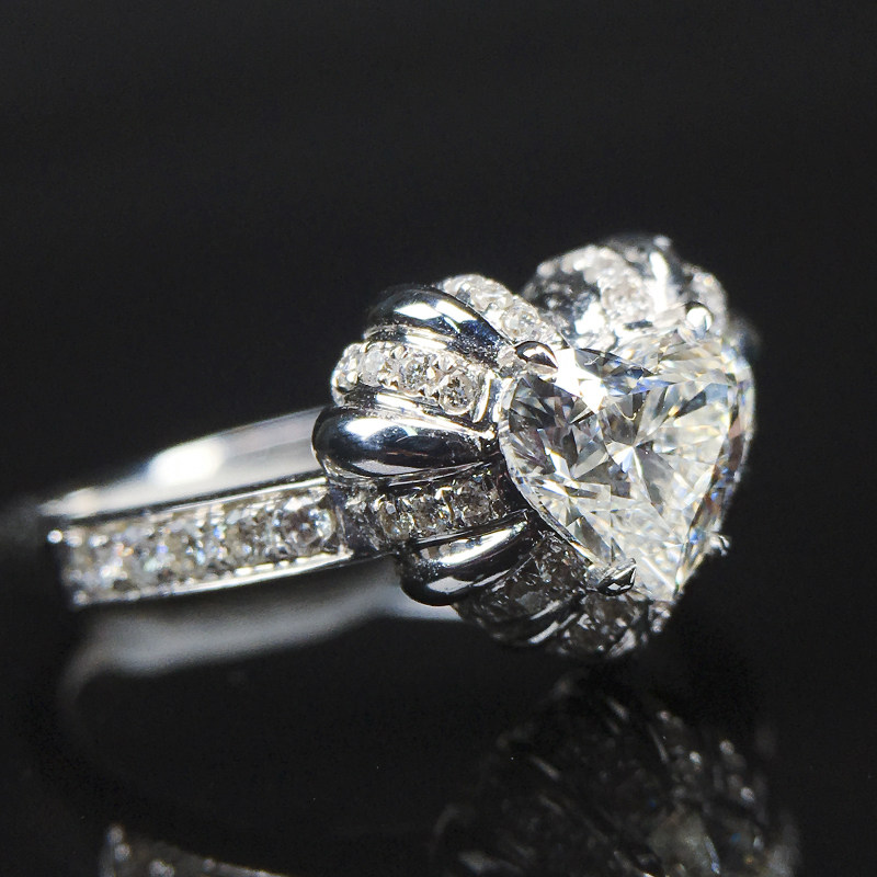 献和昌 主钻0.81克拉 颜色h 净度si1 18k金 心形 钻石戒指