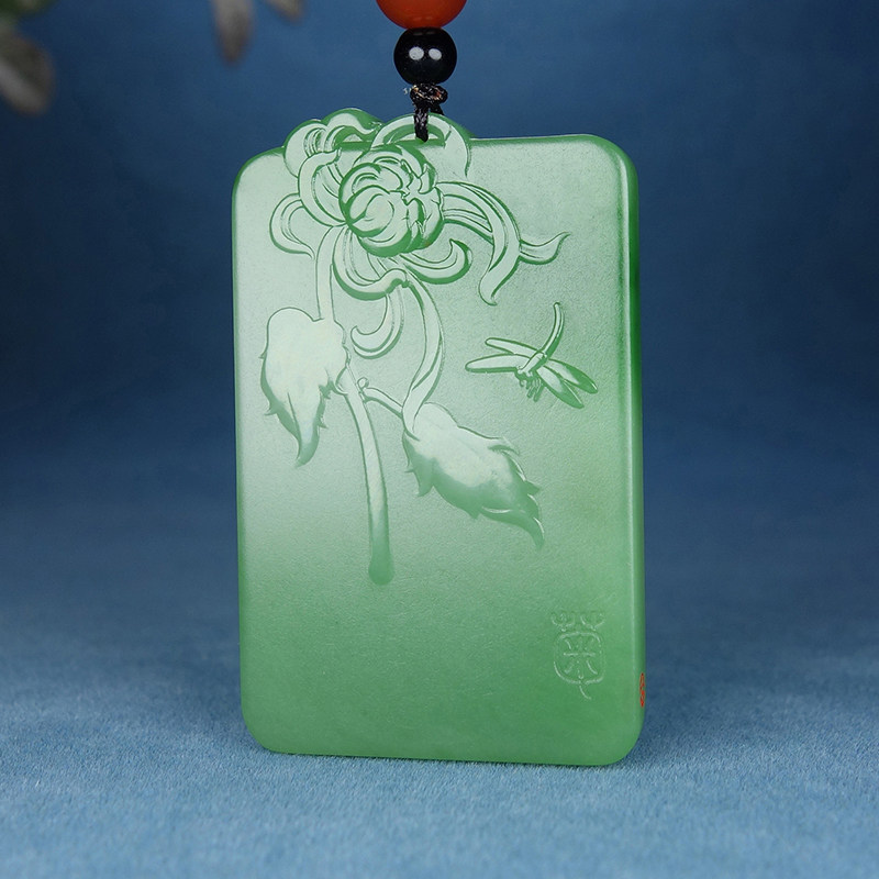 王朝安玉雕工作室 【官居一品】王朝安工作室和田玉碧玉菊花牌子挂件