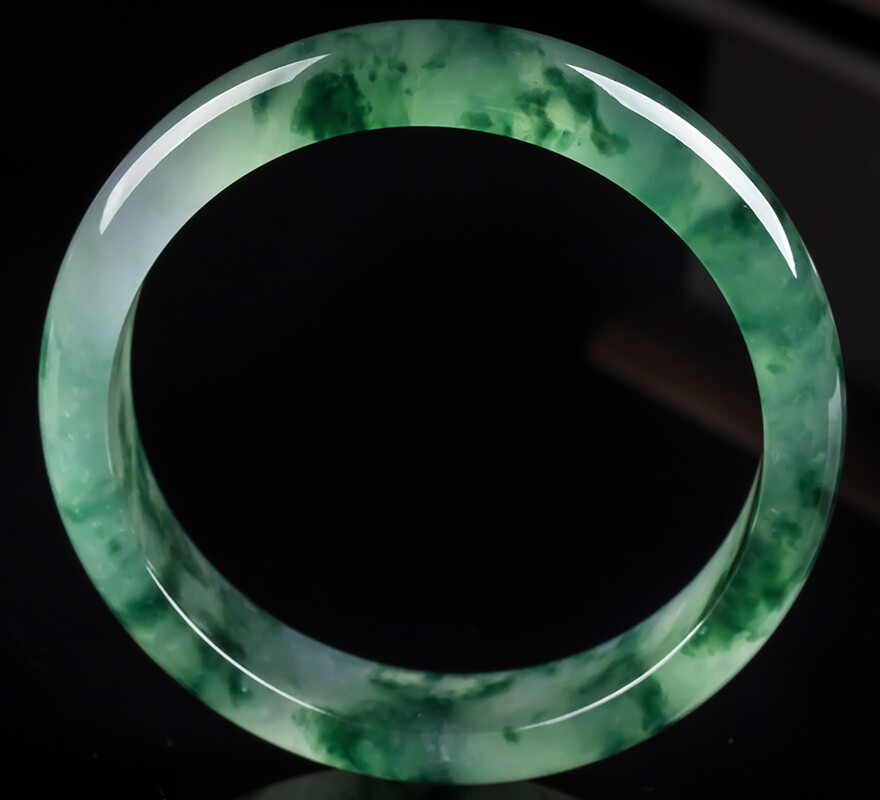 5天然a货老坑种飘花翡翠正装手镯 54.52克