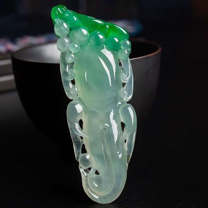 天然a货翡翠冰种飘绿人生如意人参吊坠 17.89克