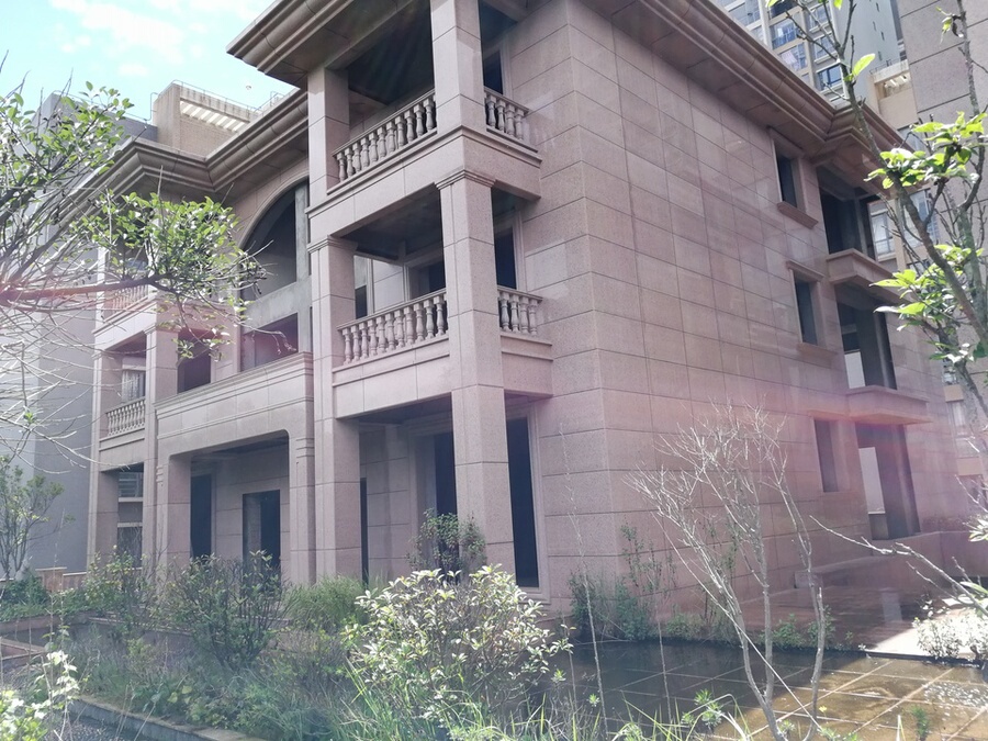 泸西县阿庐大街中段阿庐文化广场泸港鑫城7幢202号的房产 - 司法拍卖