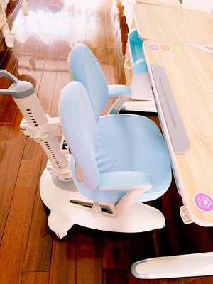 想给孩子买一款香奈雅轩儿童书桌怎么样？质量好不好？