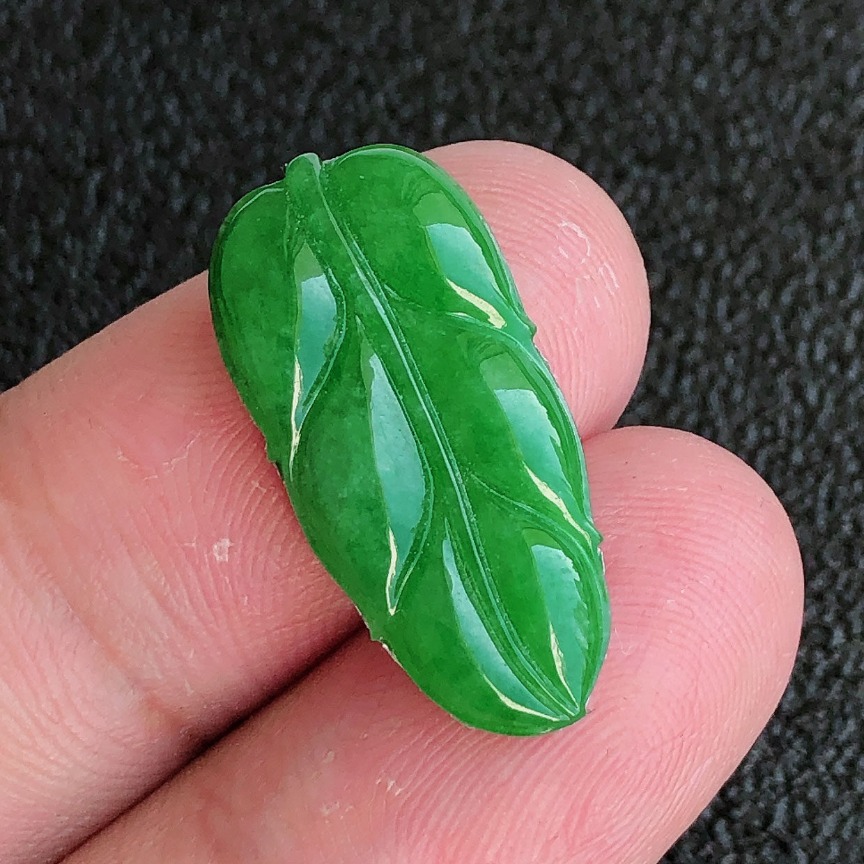 翡翠拍卖天然正品a货翡翠冰润满绿 冰糯种叶子镶件 1.93克