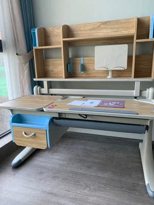 想给孩子买一款香奈雅轩儿童书桌怎么样？质量好不好？