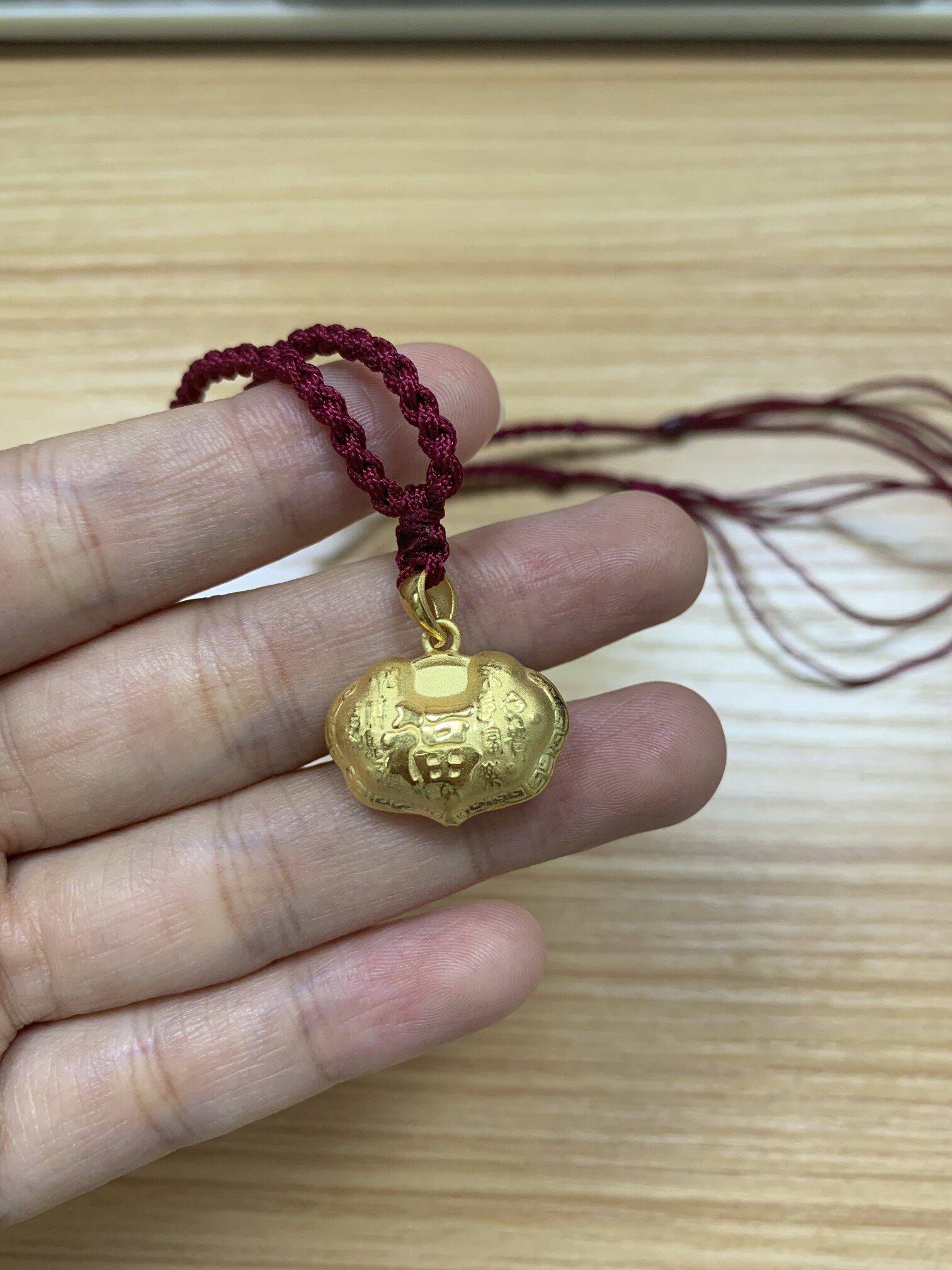 庆怡 黄金吊坠小金锁项链女999足金