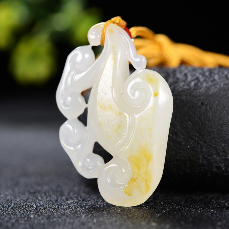 【免保参拍】 镂空雕刻和田玉如意挂件16.75克