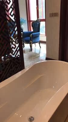 发帖和大家咨询下，果敢蛋形亚克力独立式简约浴缸好用吗?