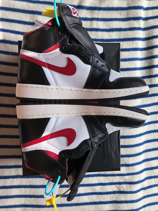 AJ1红勾黑脚趾，36码，全新正品，带官网扣子，毒扣。售出后