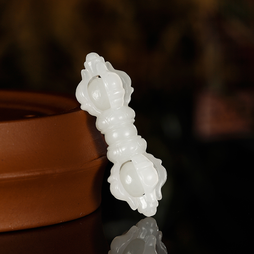 苏州玉雕馆新疆和田玉白玉金刚杵男挂件李连杰同款8克镂空女吊坠