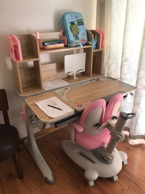 入手说说使用浩轩宜家儿童学习桌怎么样?是什么档次?