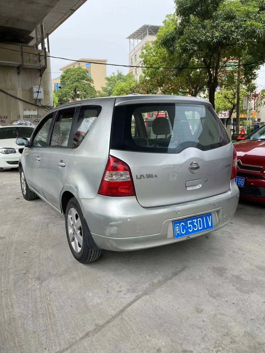 新到一台07年上牌自动日产骊威16排量带年检到7月保险到1