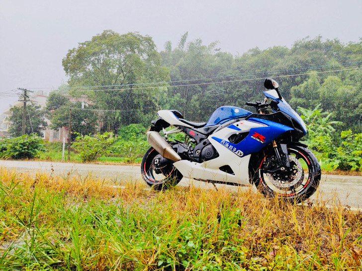 铃木大R1000cc，发动机巅峰状态提速暴力车况良好，三减不