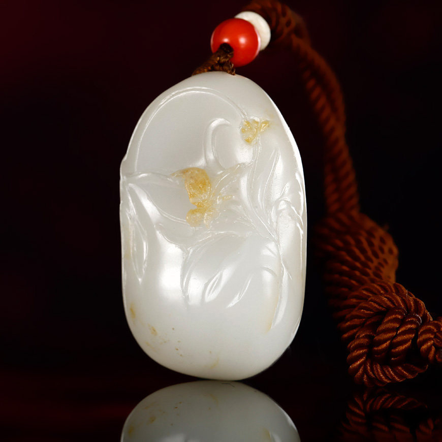 【蝶恋花】名家工作室新疆和田玉籽料挂件-苏州玉雕馆 w