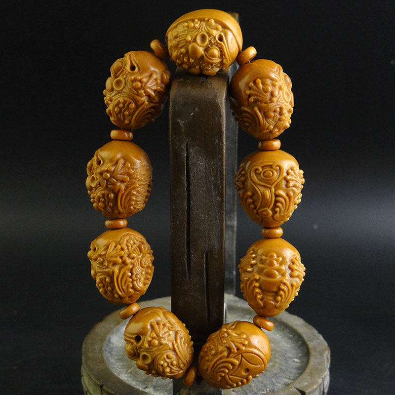 1.9 核雕师赵晗《招财金蟾》