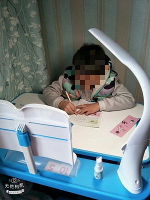 我们有话说:生活诚品儿童书桌和爱果乐哪个质量好?良心对比