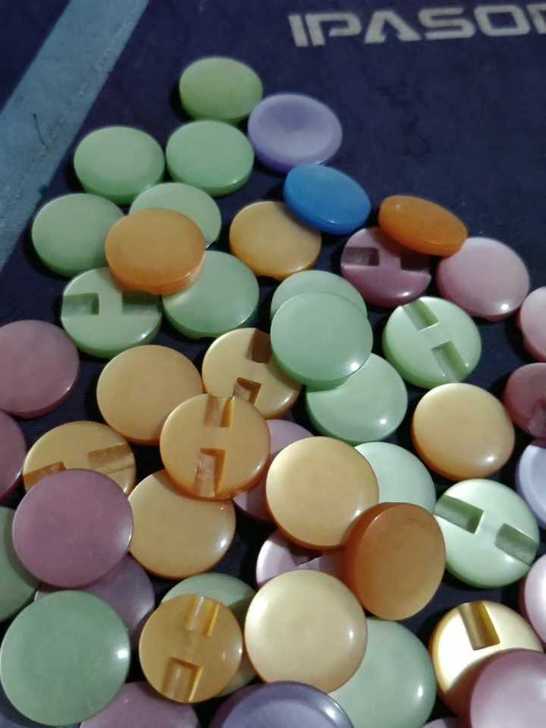 供销社库存17毫米有机玻璃纽扣,共75个全新!