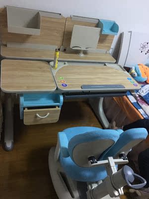 想给孩子买一款香奈雅轩儿童书桌怎么样？质量好不好？