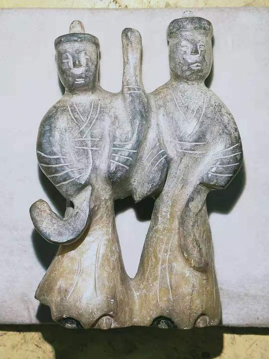 唐代双玉人，材质类似于田黄石，器形独特少见，皮壳厚重，550