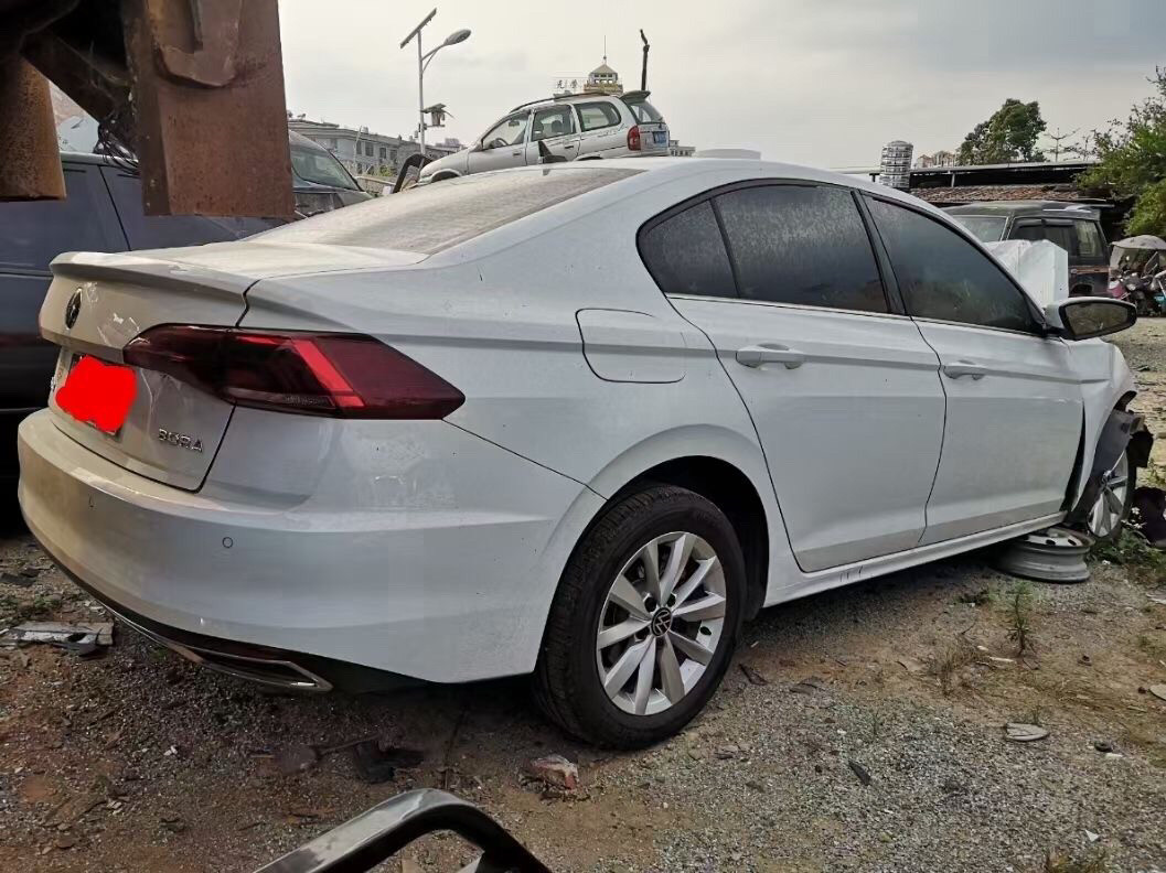 寶來前杠拆車件
