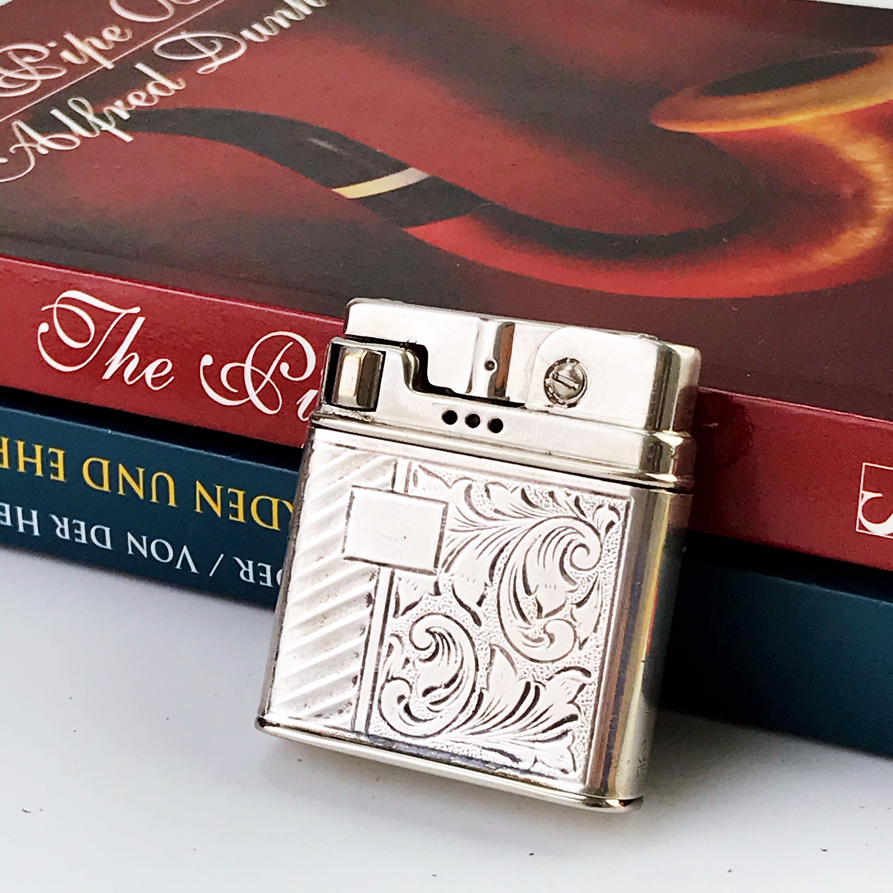 【三折即刻拍】90新德国好运达835银套唐草纹抬臂煤油打火机