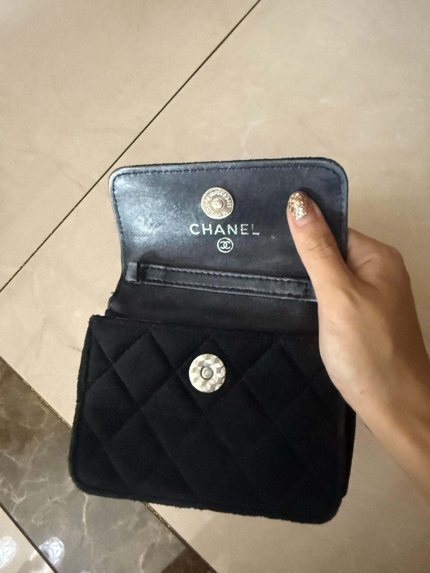 ​香奈儿黑色丝绒小包，经典双C扣设计