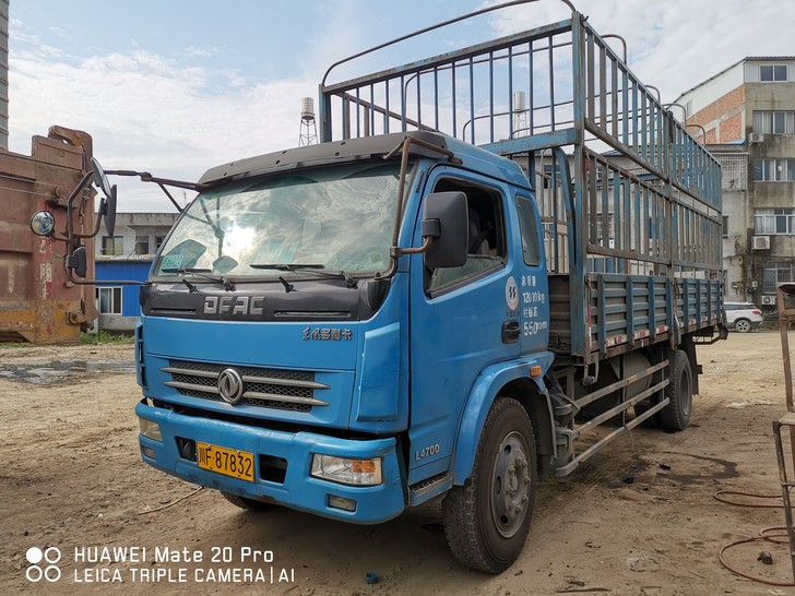 东风仓栏货车，玉柴4110增压，车况好，刚换的朝阳钢丝胎，专