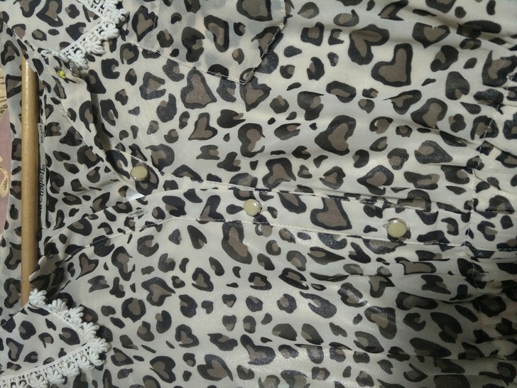 8成新的豹纹小短裙，面料很舒服，优质雪纺，160号