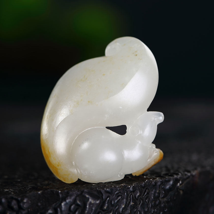 省级玉雕大师仝杰作品新疆和田玉籽料立体圆雕松鼠9克动物吊坠g3