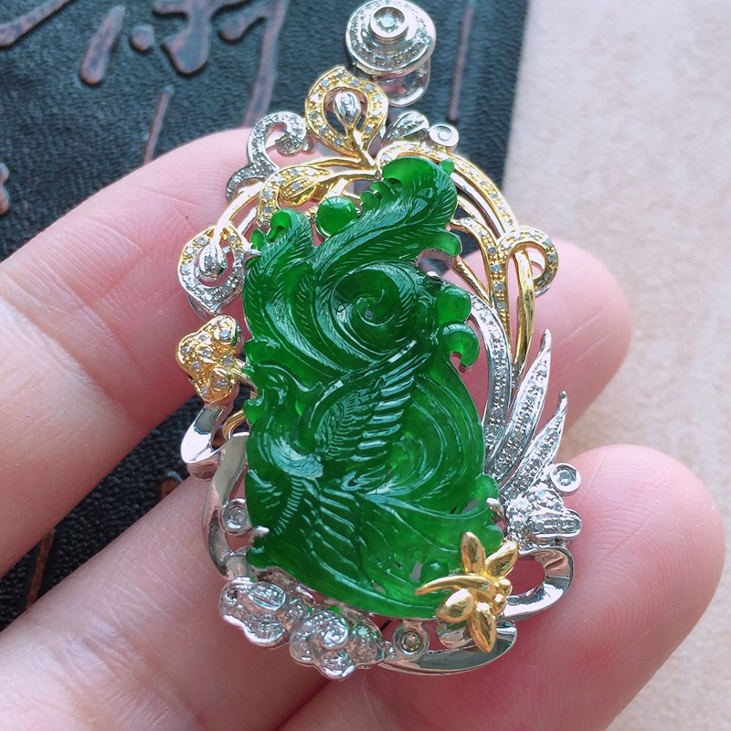 【拍卖】a货翡翠18k金伴钻冰种阳绿凤凰吊坠10.24g