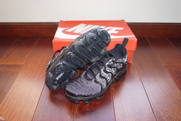 NikeVapormaxPlus黑灰42码全新