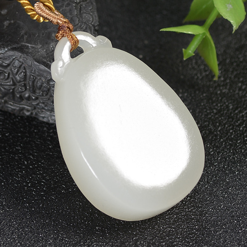 降价拍【平安无事】和田玉 哑光 平安牌 随形挂件 29.26克