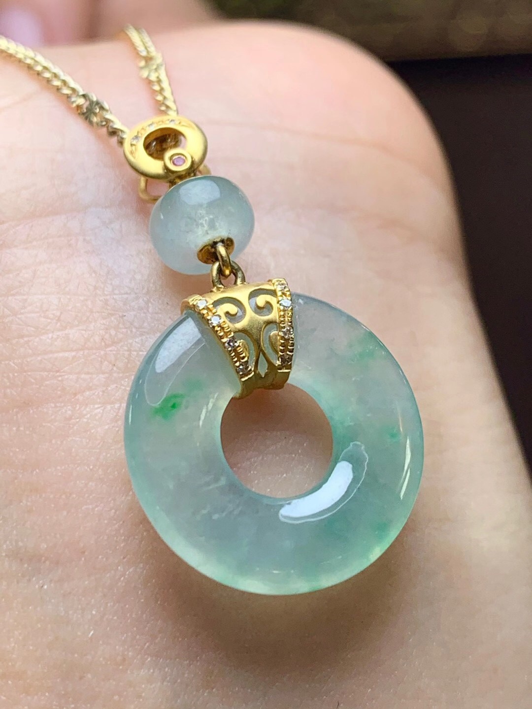 18k金镶嵌天然缅甸正品高端玉器a货翡翠冰飘花甜甜圈吊坠玉坠拍卖