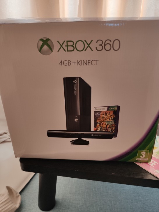 xbox360E版体感游戏主机，99新，贴膜都没拆，主机基本