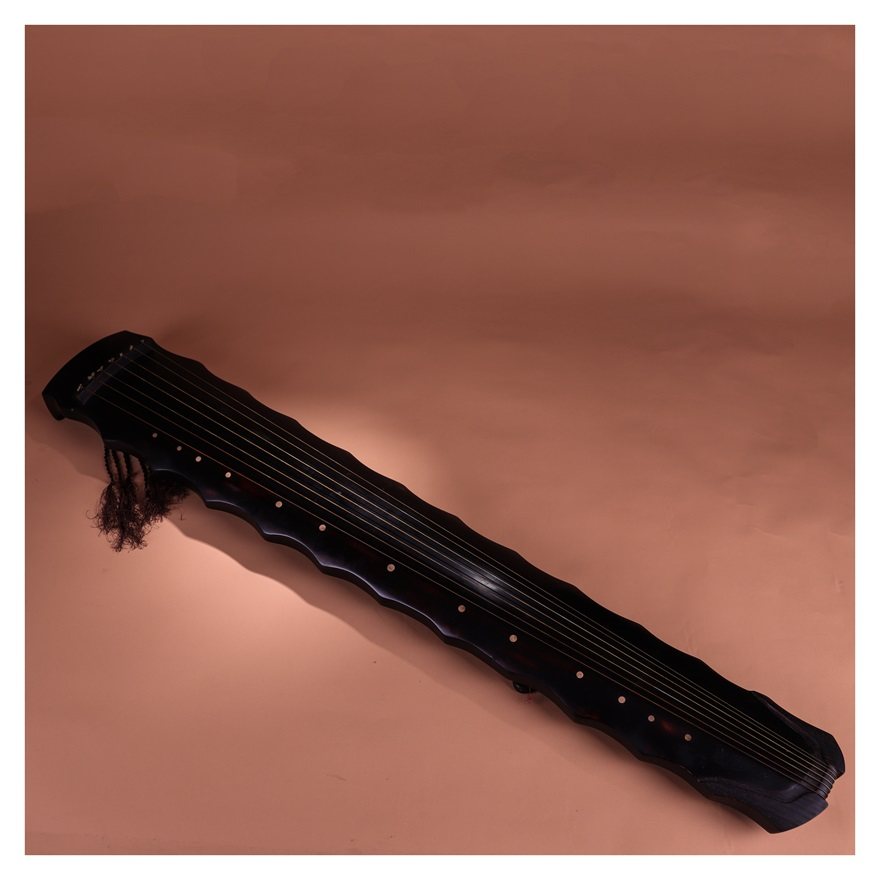 手工髹漆"朝阳鸣凤"款落霞式古琴(附琴套) d309