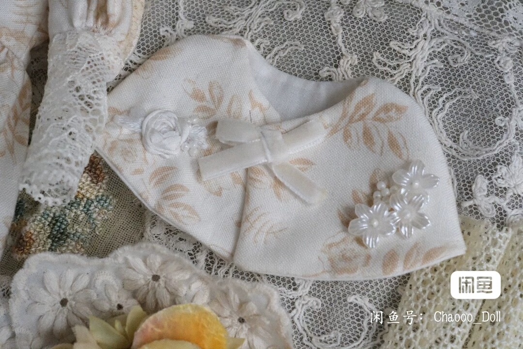 Detalle del atuendo de la muñeca Blythe en primer plano