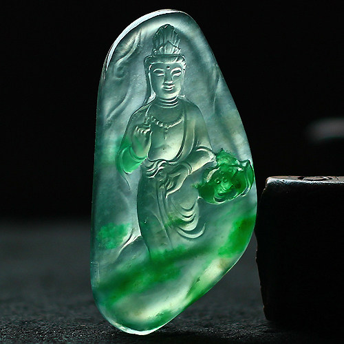 玻璃种飘阳绿观音揭阳大师作品国家一级雕刻师天然a货翡翠