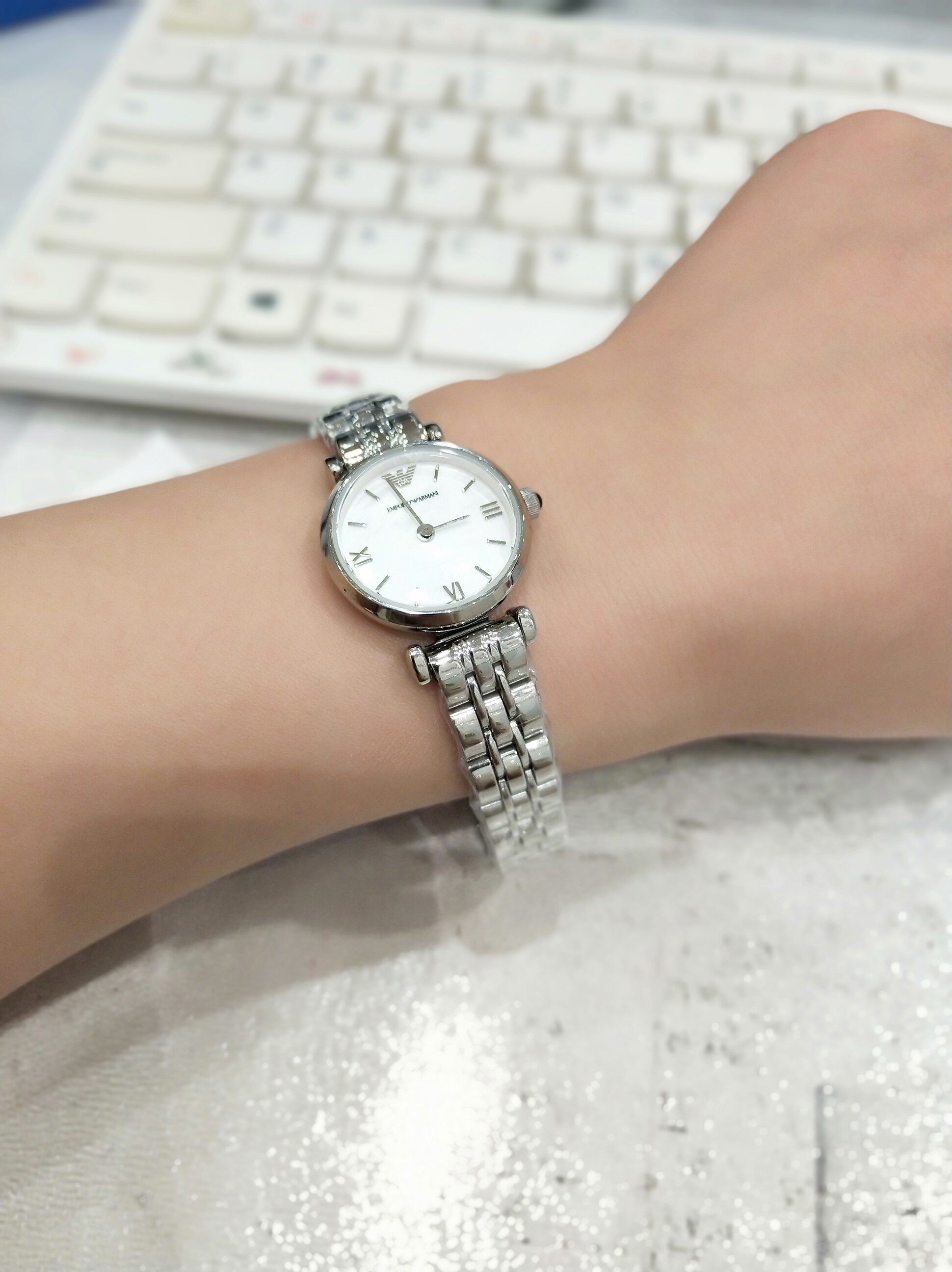 armani阿玛尼白月光石英表,小众轻奢高级感,2000元左右送女生礼物