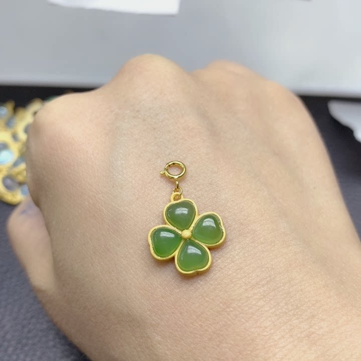 碧玉镶嵌四叶草s925银18左右一个